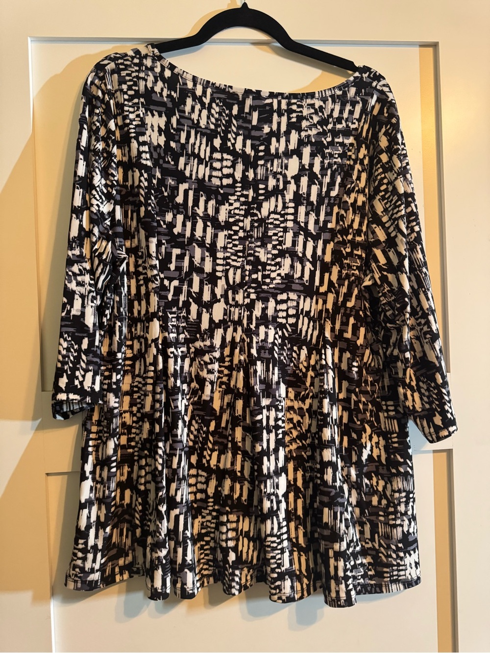 Roz & Ali Black and White Abstract Print Boatneck Top